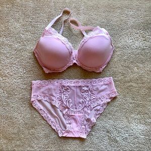 Natori Feathers Plunge Bra and Matching Panties